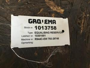 Liebherr Ausgleichsbehälter